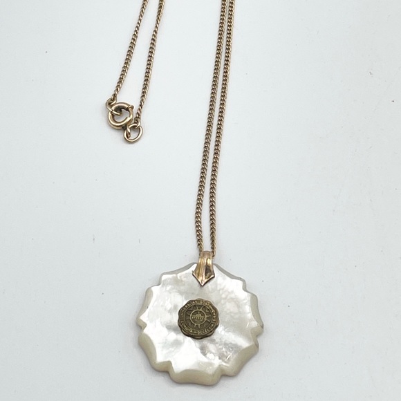 Antique mother of pearl abalone Shell pendant necklace - Picture 7 of 7